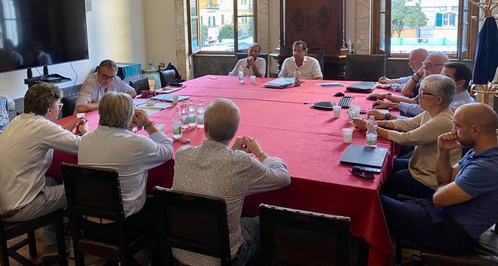 Savona, a Palazzo Sisto l'incontro dei sindaci sul rigassificatore: “Ribadiamo la non condivisione del metodo utilizzato dalla Regione” Savona, a Palazzo Sisto l'incontro dei sindaci sul rigassificatore: “Ribadiamo la non condivisione del metodo utilizzato dalla Regione”