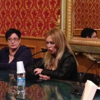 Roberta Bruzzone nella Sala Rossa del Comune di Savona