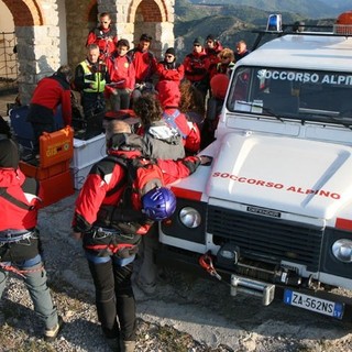 Da Plodio un defibrillatore in dono al Soccorso Alpino