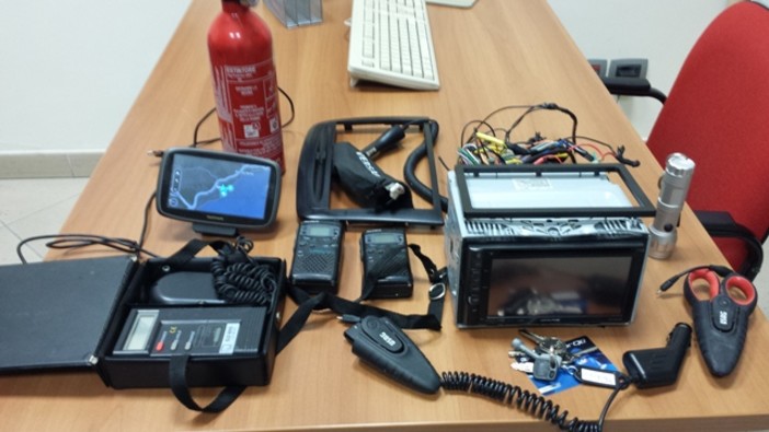 Savona, "svaligiatore" seriale di auto arrestato nella notte