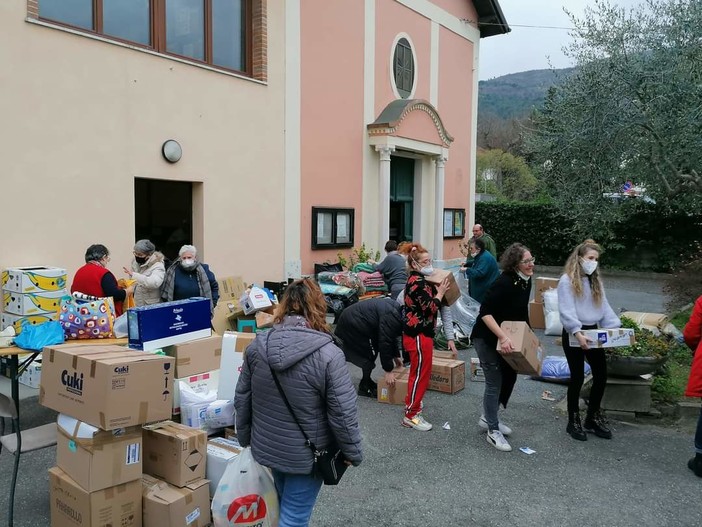 Torce e generi di prima necessità: Andora si mobilita per i profughi dell'Ucraina