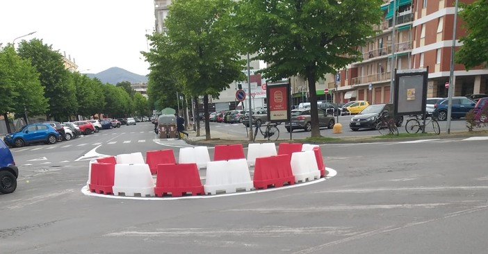 Albenga, operativa la nuova rotonda in via Milano (FOTO) Albenga, operativa la nuova rotonda in via Milano (FOTO)