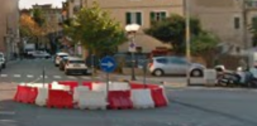 Si accende il dibattito sulla rotonda provvisoria di Albenga