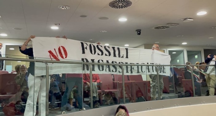 Rigassificatore, il consiglio regionale favorevole al progetto. Pasa (Cgil): "Uno schiaffo pesante al territorio"