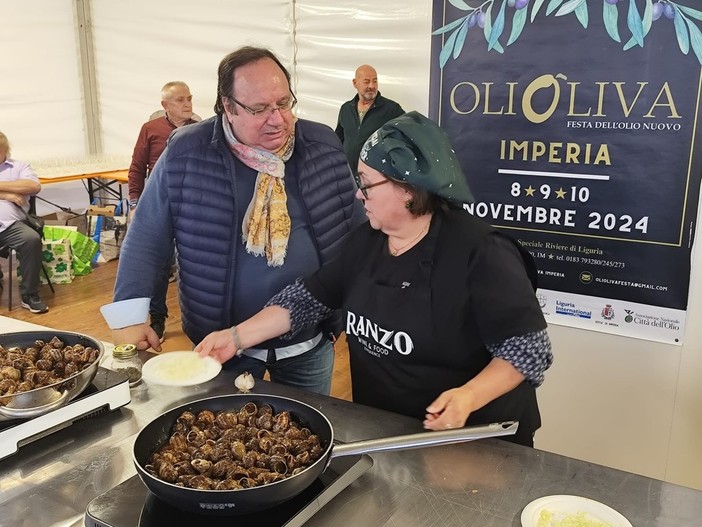 Grande successo per la proposta enogastronomica di "Ranzo is Wine" a Olioliva 2024 (foto) Grande successo per la proposta enogastronomica di "Ranzo is Wine" a Olioliva 2024 (foto)