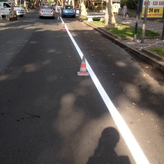 Restyling della segnaletica orizzontale ad Albenga: oggi interventi in viale Martire