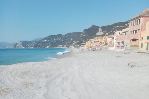 Spiagge libere, dalla sanificazione all'app per gestire gli accessi: ecco le linee guida dell'Anci