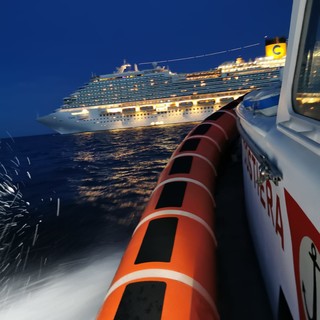 Savona, un minore in emergenza medica soccorso dalla Capitaneria di Porto a largo delle coste savonesi