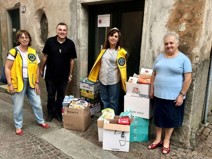 Sassello, 150 chili di generi alimentari alla Caritas grazie alla raccolta solidale