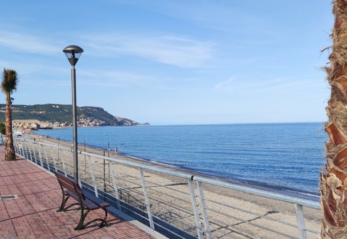 Pietra, Carrara sui bandi per le concessioni demaniali: "Pubblicati prima dell’approvazione del PUD. Non si può fare"