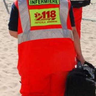 Alassio, accusa un malore sulla spiaggia: muore un anziano