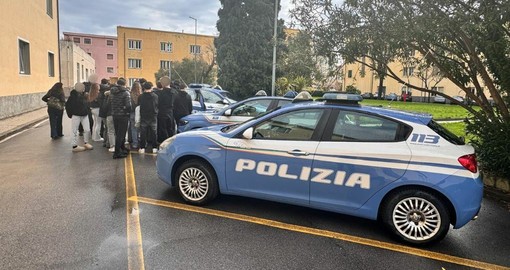 Studenti savonesi in visita alla Questura: un’esperienza di educazione civica sul campo