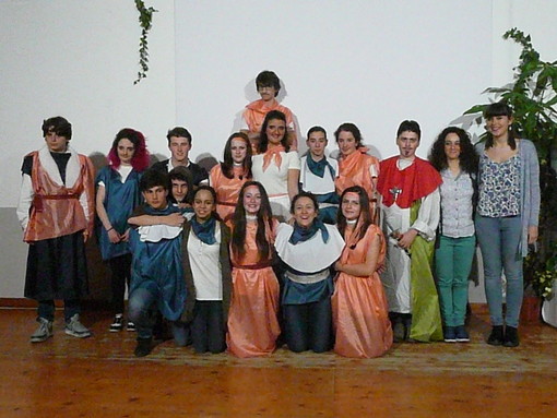 Giovani attori all’opera al liceo Calasanzio di Carcare