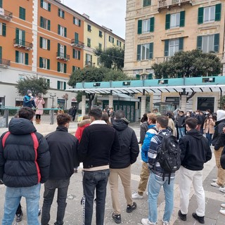 Savona, studenti in piazza contro il Ministero: "Questa Maturità non ci rispetta, ci vede come numeri" (FOTO e VIDEO)