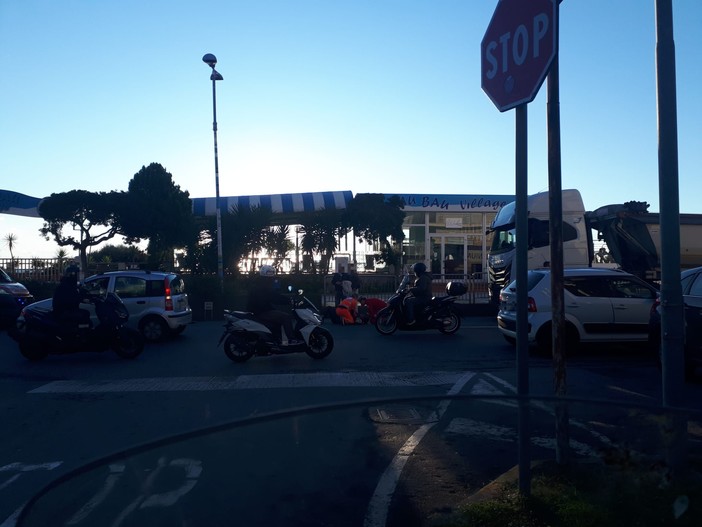 Scontro tra scooter e auto ad Albissola: un ferito al San Paolo (FOTO) Scontro tra scooter e auto ad Albissola: un ferito al San Paolo (FOTO)