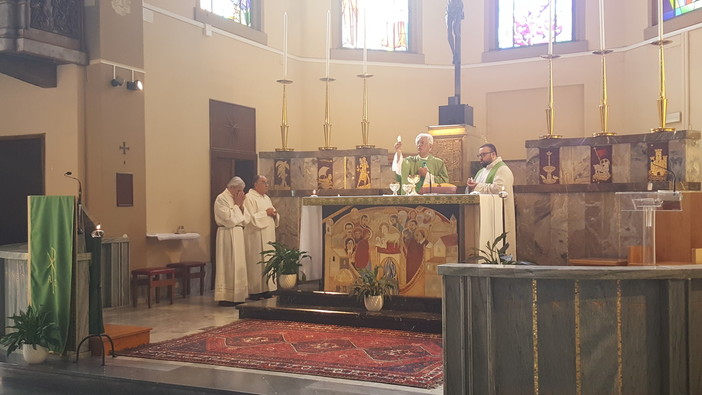 Foto di repertorio: don Carmelo Galeone con il vescovo di Ivrea Monsignor Cerrato