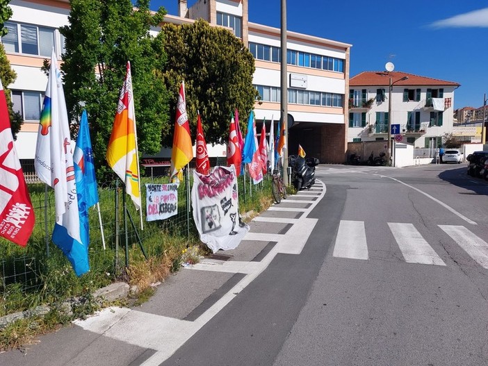 Riunione Tpl Linea con i sindacati, esclusa la rsu: presidio davanti all'azienda Riunione Tpl Linea con i sindacati, esclusa la rsu: presidio davanti all'azienda