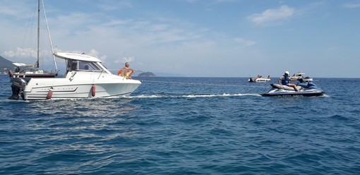 Alassio, la Squadra Nautica della Polizia di Stato soccorre due imbarcazioni in difficoltà (FOTO) Alassio, la Squadra Nautica della Polizia di Stato soccorre due imbarcazioni in difficoltà (FOTO)