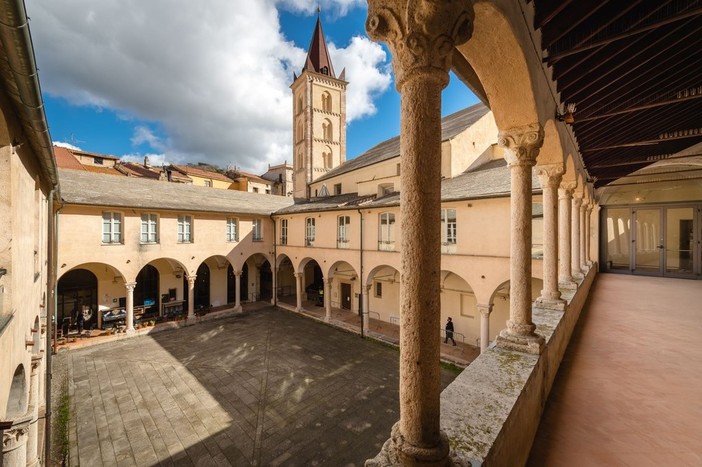 Gli studenti di alberghiero e medie ad Alassio incontrano la musica della Confraternita Santa Caterina Gli studenti di alberghiero e medie ad Alassio incontrano la musica della Confraternita Santa Caterina