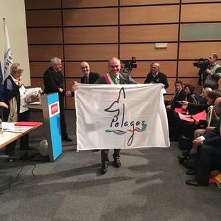 Consegnata ad Albenga la Bandiera del Santuario dei cetacei