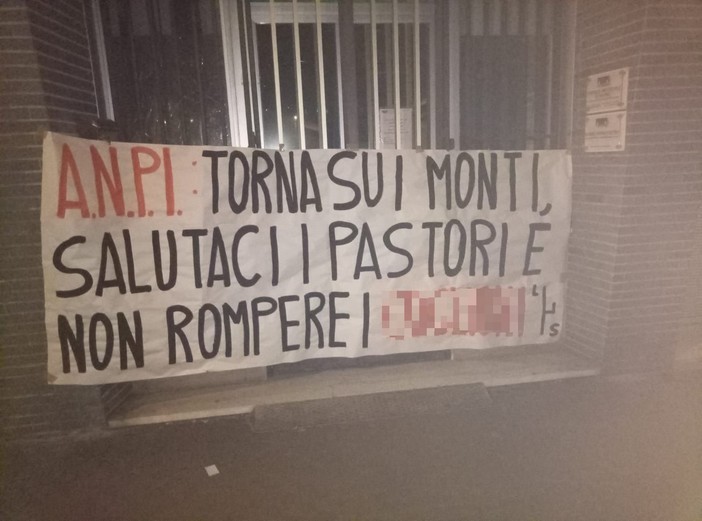 Savona, un altro striscione di Forza Nuova contro l'Anpi