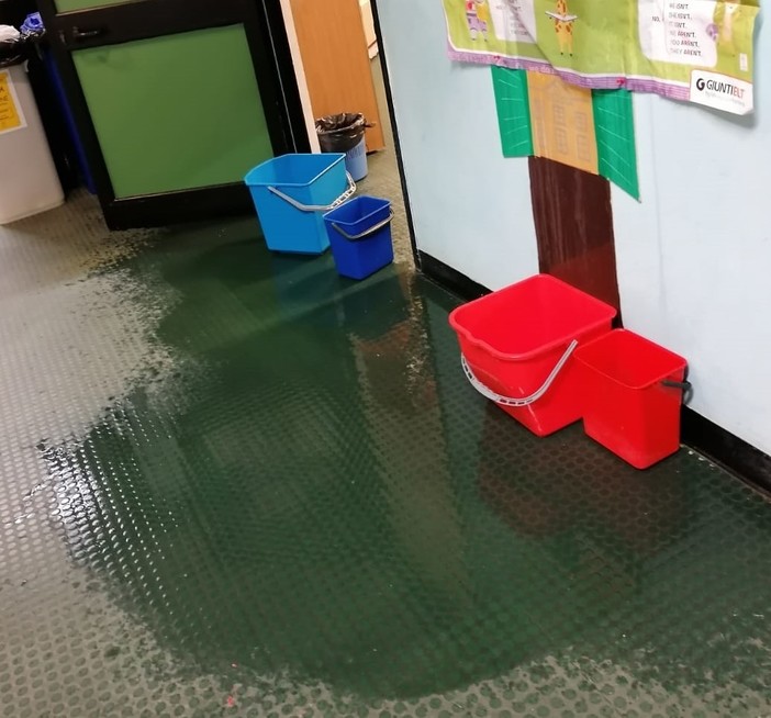 Infiltrazioni d'acqua nella scuola De Amicis a Savona, l'assessore Santi: &quot;Il risultato di una totale disattenzione delle precedenti amministrazioni&quot;