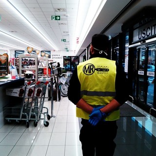 Coronavirus, chiudono le attività non essenziali: operativi supermercati e farmacie ma non solo