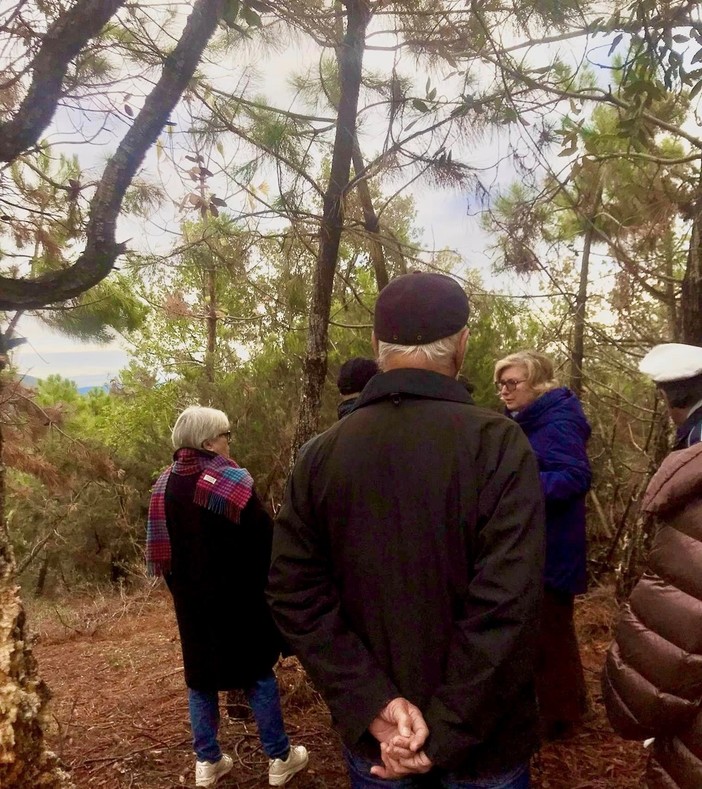 Sit-in per la sughereta di Celle, consigliere Abate: "No al campo da calcio, piuttosto venga stoppato il progetto del park alla Ravezza" Sit-in per la sughereta di Celle, consigliere Abate: "No al campo da calcio, piuttosto venga stoppato il progetto del park alla Ravezza"
