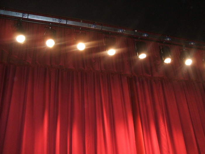 "A scuola di cura", lo spettacolo di cabaret del duo Ghini e Robello a Borghetto "A scuola di cura", lo spettacolo di cabaret del duo Ghini e Robello a Borghetto