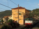 Pendolari, treno bloccato a Laigueglia: passeggeri costretti a cambiare convoglio