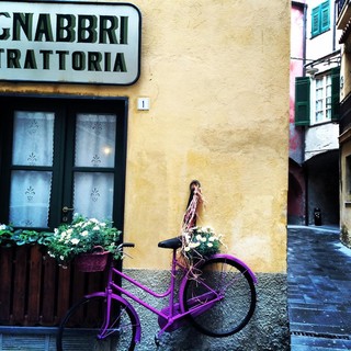 Finale Ligure, il centro storico si "mette" in vendita per il Ruffini e la Croce Bianca