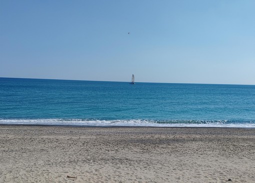 Spiagge, a Pietra Ligure la minoranza rompe gli indugi: "Chiediamo la convocazione del Consiglio comunale"