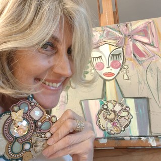 La "Regina di Fiori" alla galleria Artender di Alassio: dal 18 aprile la personale dell'artista sanremese Saskia