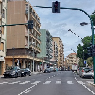 Savona, installato nuovo semaforo in Corso Vittorio Veneto. Assessore Parodi: "Diamo una risposta alla sicurezza" Savona, installato nuovo semaforo in Corso Vittorio Veneto. Assessore Parodi: "Diamo una risposta alla sicurezza"