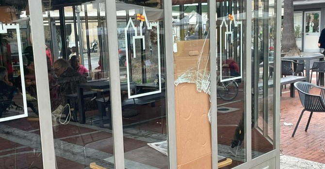 Notte di disordini e furti ad Albenga: spaccata al Caffè Letterario Notte di disordini e furti ad Albenga: spaccata al Caffè Letterario