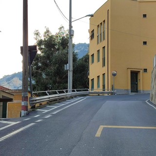 Finale, in Salita del Grillo attivato il senso unico alternato