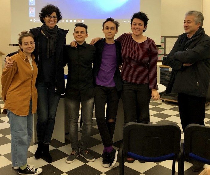 Savona, i ragazzi dell'Artistico premiati per le vetrine di Villapiana Savona, i ragazzi dell'Artistico premiati per le vetrine di Villapiana