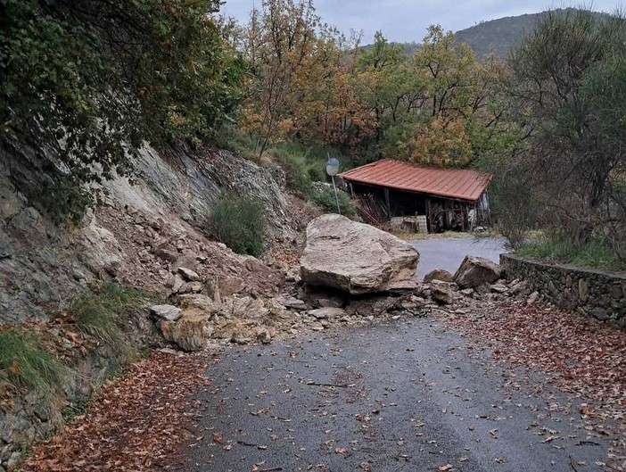 Maltempo, a Giustenice smottamento in via Castello