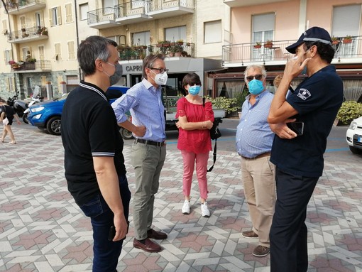 Spiagge libere Albenga: sopralluogo del sindaco Tomatis e dell’assessore Vannucci (FOTO)