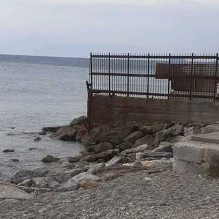 La spiaggia libera dal cantiere citata da Carrara