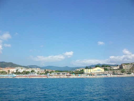 Polizia in azione sulle spiagge di Savona