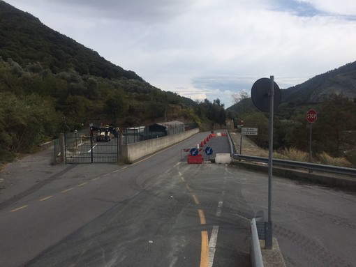 Albisola Superiore, domani riapre a doppio senso di marcia la Sp 2 in località Olmo (FOTO) Albisola Superiore, domani riapre a doppio senso di marcia la Sp 2 in località Olmo (FOTO)