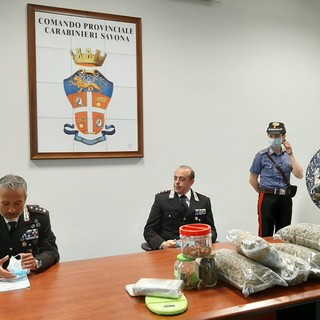Zio e nipote arrestati dai carabinieri ad Ortovero: nascondevano nell'auto e in un capanno degli attrezzi un kg di cocaina e 7 kg di marijuana
