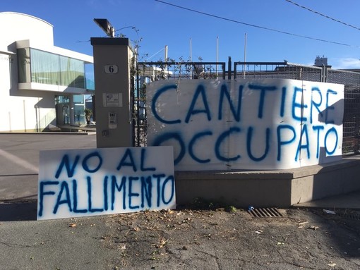 Mondomarine, mancano i pagamenti della tredicesima, lavoratori infuriati: "Non escludiamo l'assemblea permanente" Mondomarine, mancano i pagamenti della tredicesima, lavoratori infuriati: "Non escludiamo l'assemblea permanente"