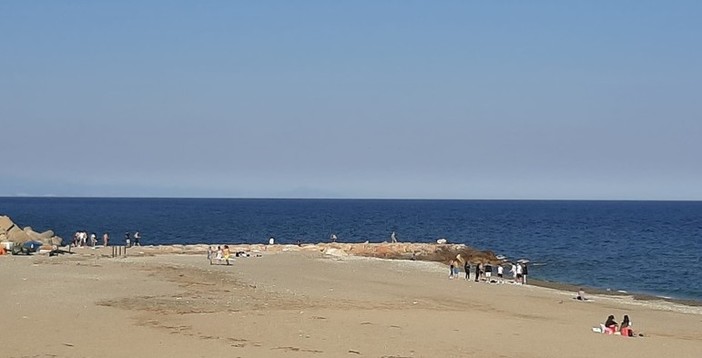 Spiagge libere e stabilimenti balneari: firmata l’ordinanza dell’Autorità Portuale Spiagge libere e stabilimenti balneari: firmata l’ordinanza dell’Autorità Portuale