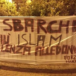 Striscioni di Forza Nuova a Cairo:"Fuori i clandestini dall'Italia"
