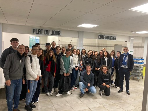 Carcare, gli studenti del "Calasanzio" volano in Francia per il progetto Esabac Carcare, gli studenti del "Calasanzio" volano in Francia per il progetto Esabac