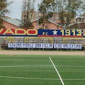 "Savona piange una figlia. Ciao Valentina": i tifosi biancoblu ricordano la 22enne con uno striscione