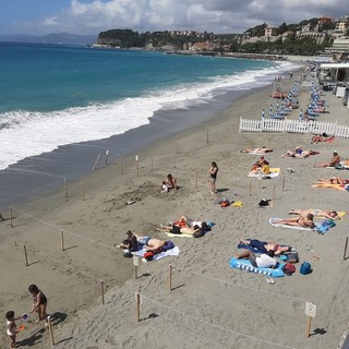 Celle, una parte della spiaggia libera dei Piani ai clienti degli alberghi. Cerisola (Albergatori): "Una manna dal cielo"