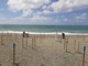 Albisola, continua l'allestimento con corde e picchetti delle spiagge libere: prevista una corsia per i singoli anche nell'area dedicata ai gruppi familiari